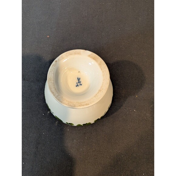 Meissen Green Ivy Pedestal Vase – 19th Century – Factory Second - Picture 5 of 9